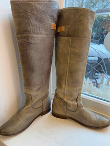 Frye Size 8 Grey Pre-Owned Boots- Ladies