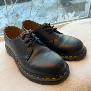 Dr. Marten Size 6 Black Pre-Owned Shoes- Ladies