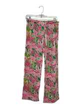 Load image into Gallery viewer, Lilly Pulitzer Size X- Small Pink Floral Pre-Owned Pajamas- Ladies
